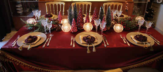 Christmas table setup gold & red