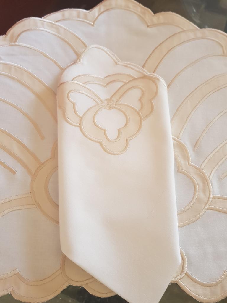 Flower Shaped Place Mat